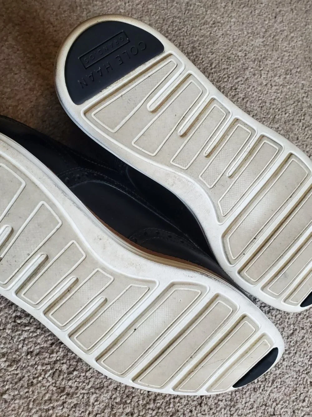 COLE HAAN Black Leather Shortwing Oxfords • White Sole • Size 10.5